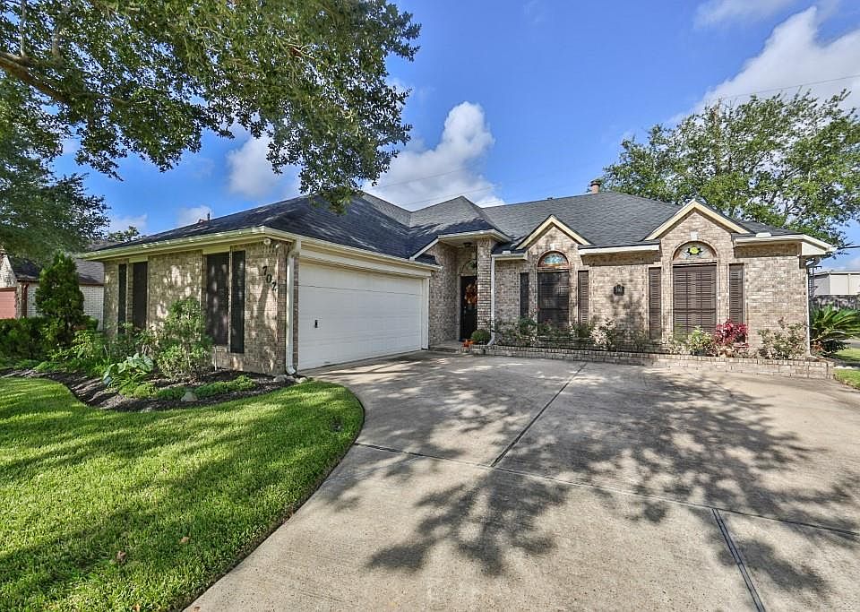 1st image of 702 W Peach Hollow Cir