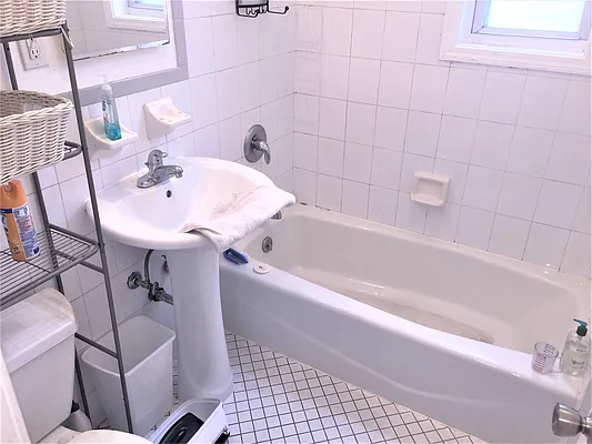 Rented by RealTegrity NY LLC | media 31