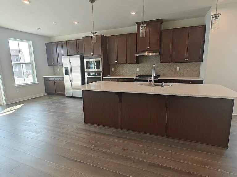 108 S Durham Dr — Photo 18