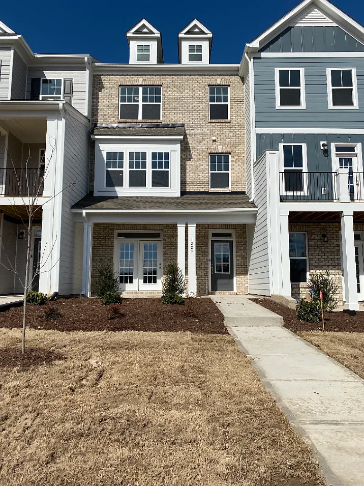 4 bed, 3.5 bath, 2200 sqft, $2,290 — Photo 1