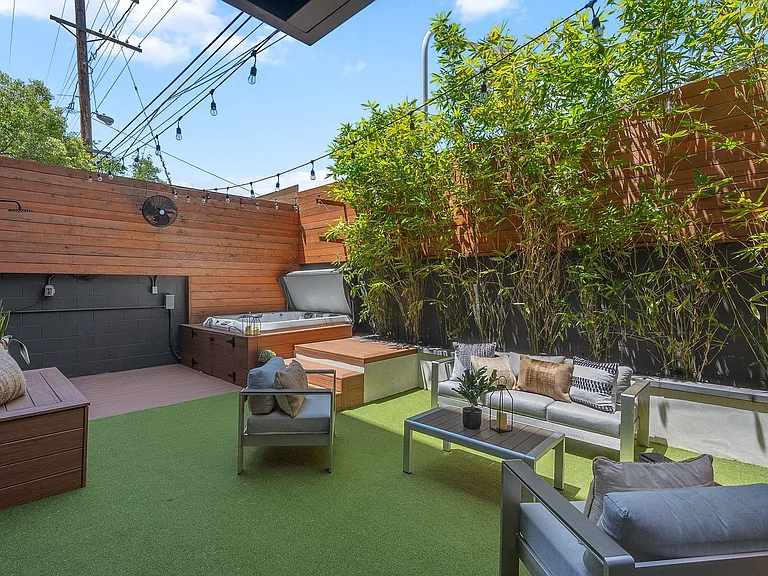 1037 N Laurel Ave #19C — Photo 79
