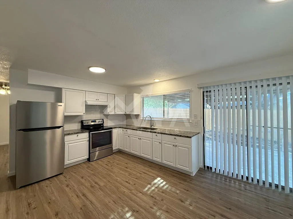 4 bed, 1605 sqft, $2,100 — Photo 4