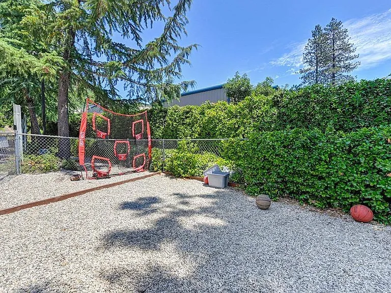 1321 Oak Ridge Dr — Photo 14