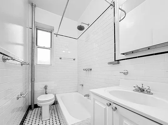 Rented by Manhattan Realty Group | media 5