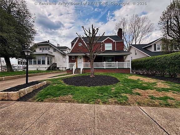 4th image of 803 Maple Rd