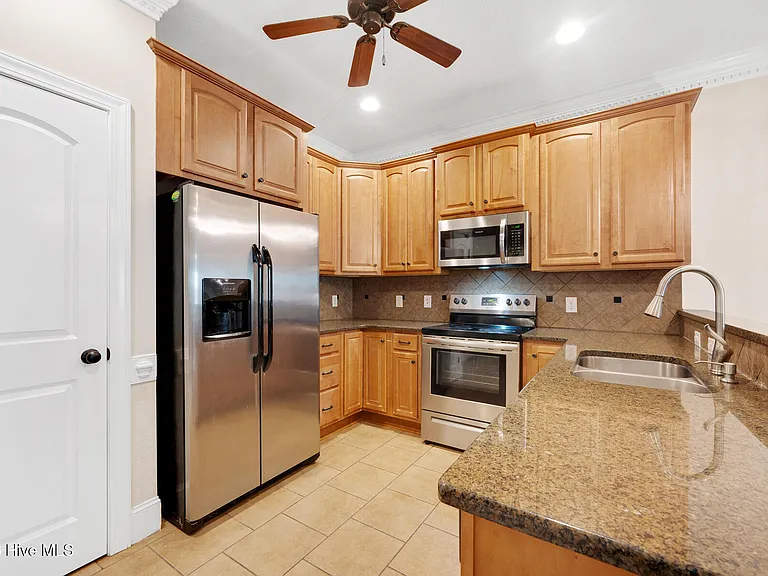 2400 Dovedale Ct #B — Photo 9