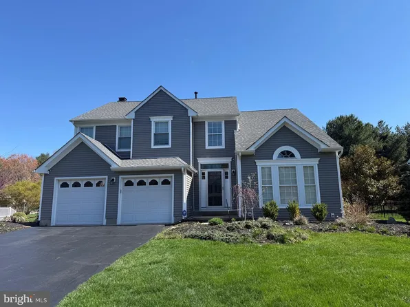 14 Honeysuckle Dr, Robbinsville, NJ 08691