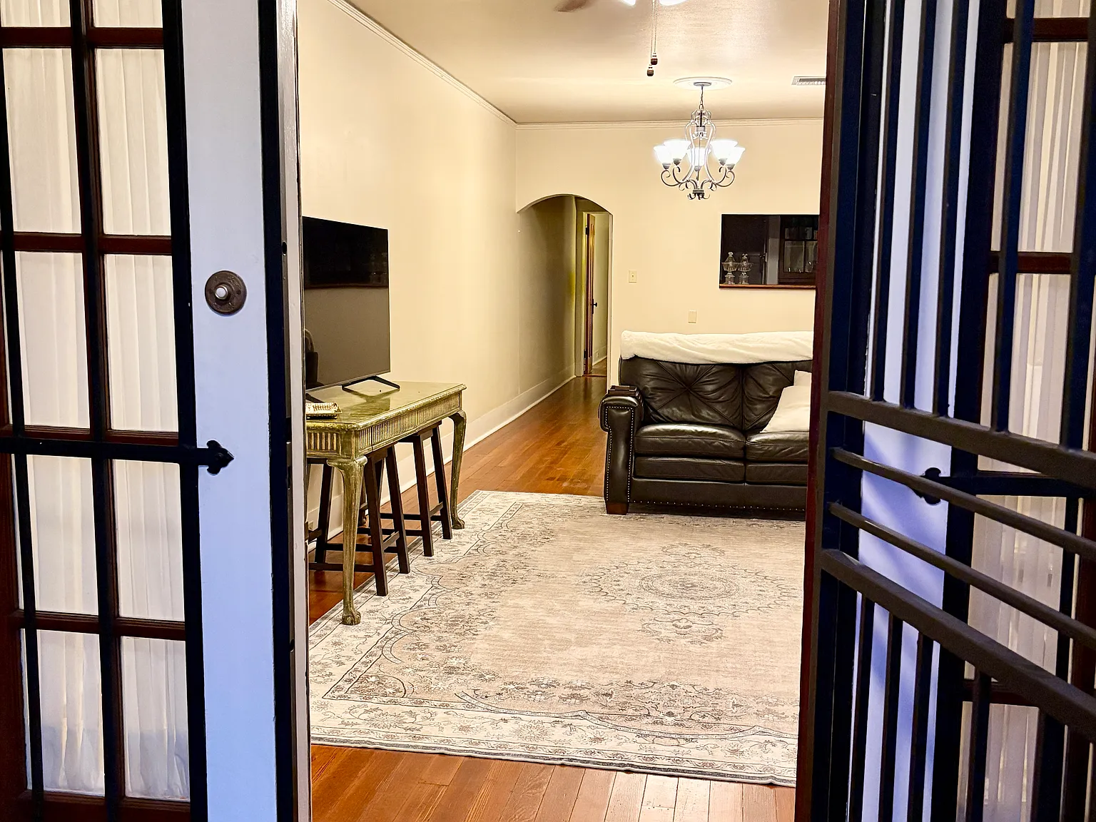 2625 Calhoun St — Photo 3