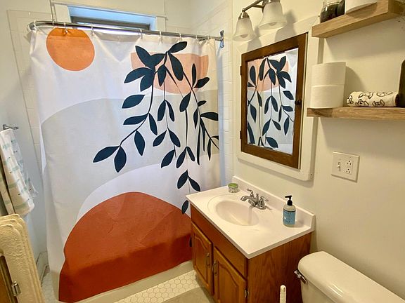 5th image of 5540 N Winthrop Ave #1