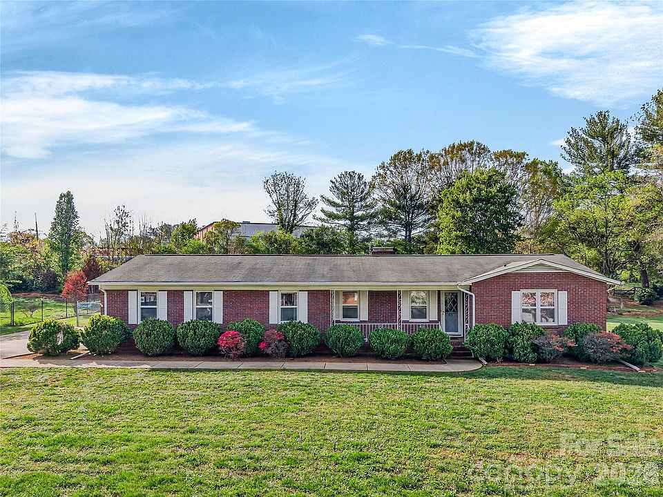 1st image of 821 Woods Dr