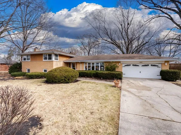 1105 N Maple Ln, Prospect Heights, IL 60070