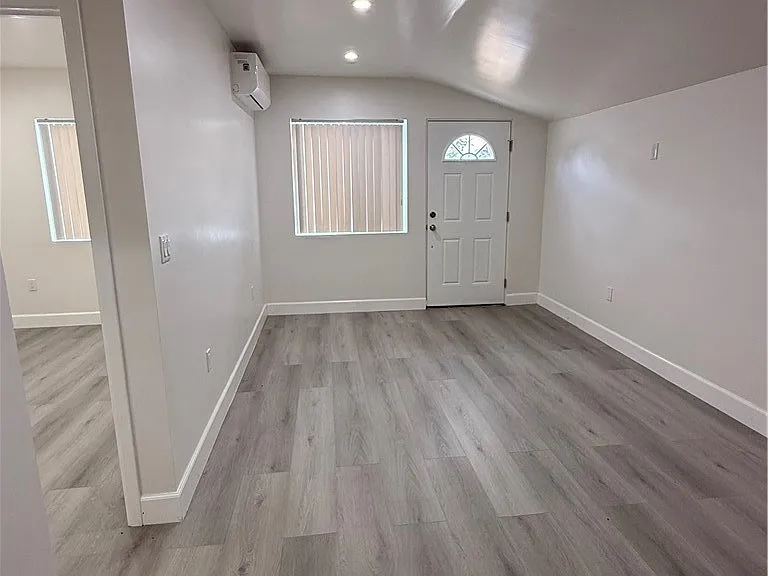 9013 Oneida Ave — Photo 6
