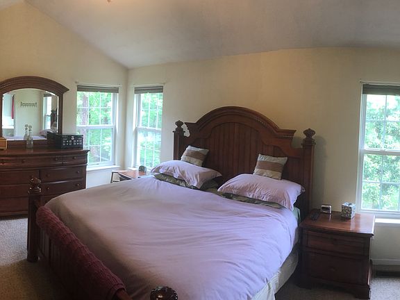 HUGE MBR- King Size Bed