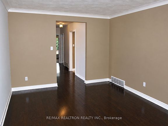 3rd image of 9 Stanwell Dr