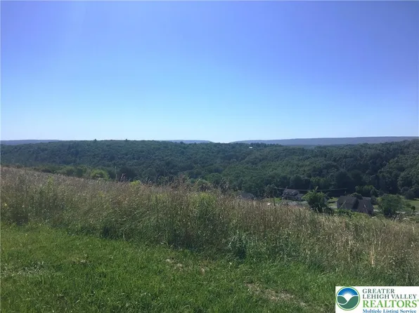 12 Robert Henry Cir, Lehighton, PA 18235