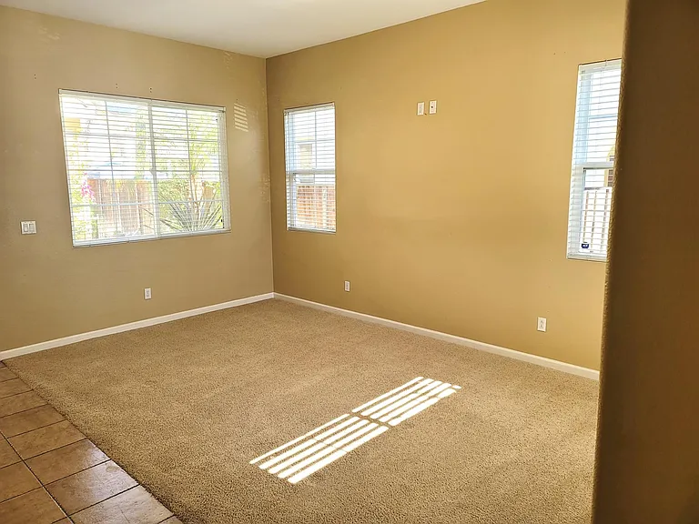 533 Stirling Ct — Photo 15