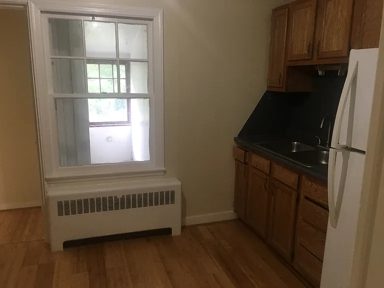 984 Main St #D — Photo 5