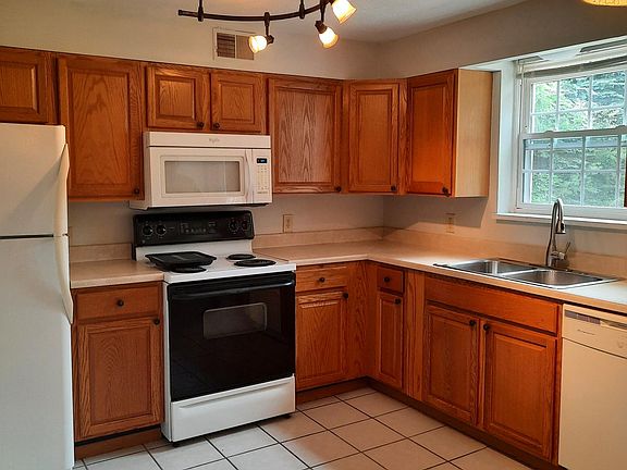 Kitchen with all appliances