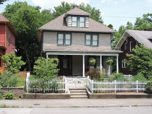 2nd image of 906 Luttrell St