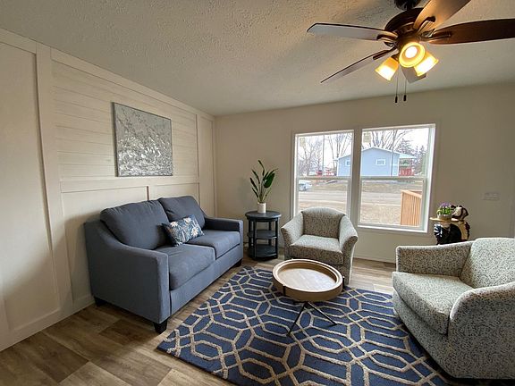 3rd image of 402 1st St NE