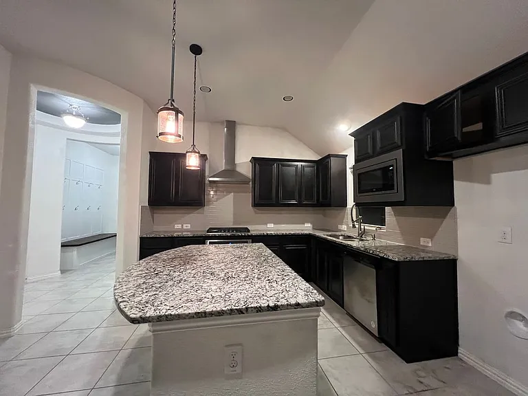 1429 Freesia Dr — Photo 2