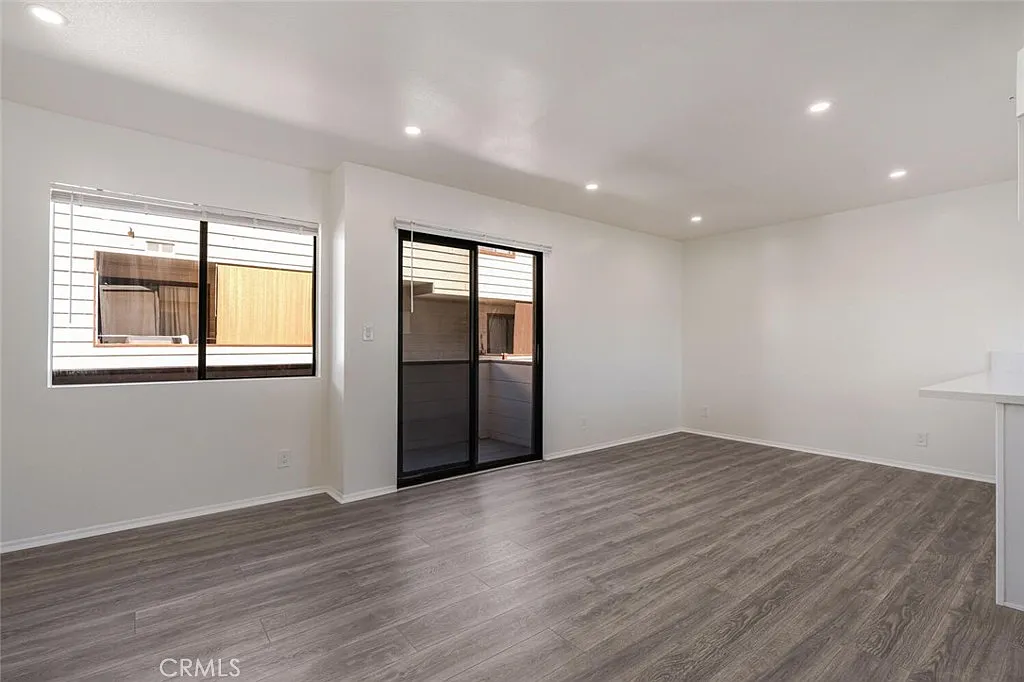 2 bed, 1.5 bath, 1030 sqft, $3,300 — Photo 4