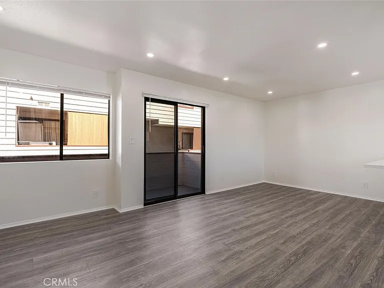 1129 Linden Ave #3 — Photo 4
