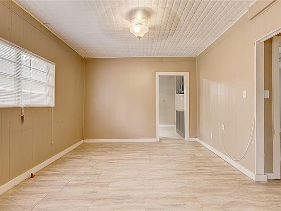 3rd image of 1415 Stanwood Ave