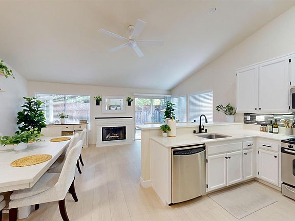 3rd image of 292 Dartmouth Way