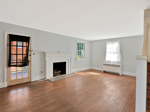 3rd image of 1805 W 42nd St