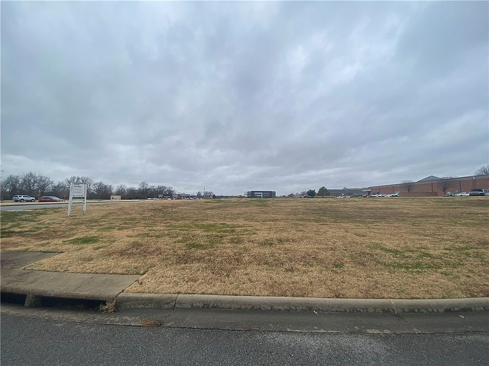 1st image of SE Plaza Ave