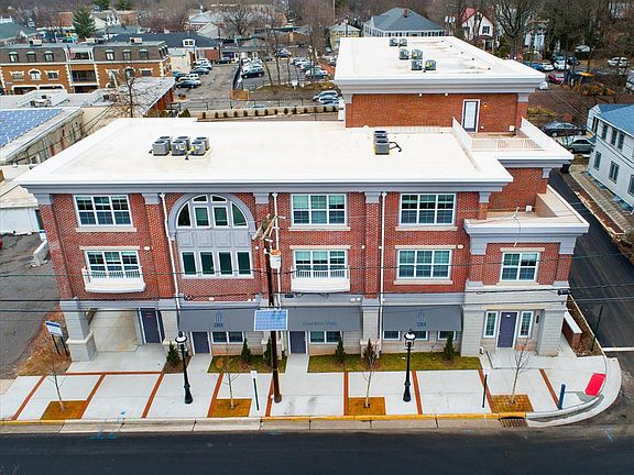 3rd image of 25 Hillside Ave #Ave201
