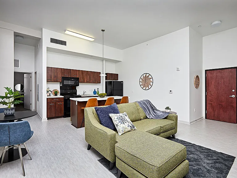 Randolph Apartments — Photo 8