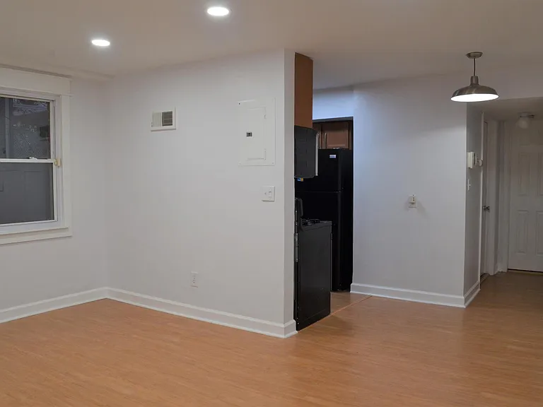 47th Pl NE — Photo 5