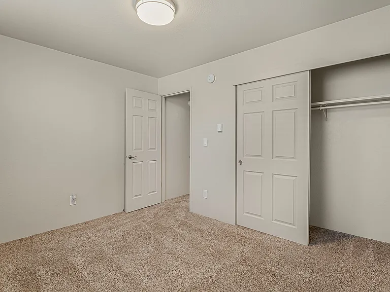 The Lakes Apartments — Photo 40