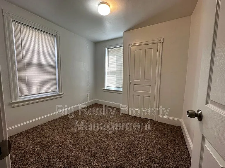 342 Valley Rd — Photo 5