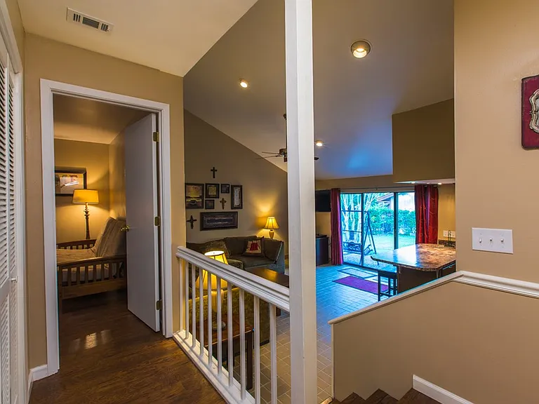 408 Club Villa — Photo 9