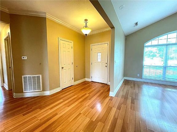 3rd image of 705 Picadilly St
