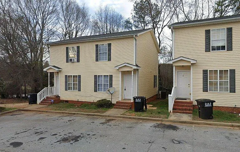 2 bed, 1.5 bath, $1,000 — Photo 2