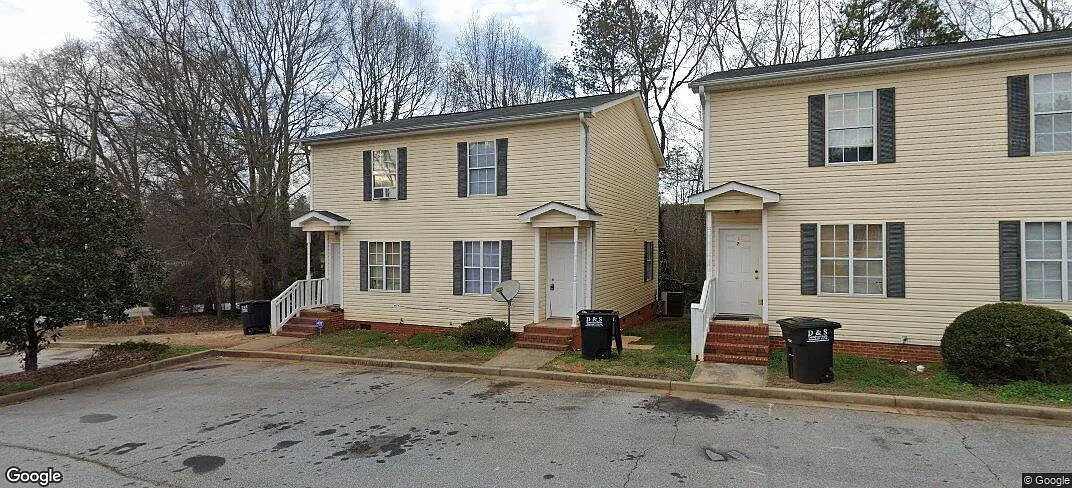 Building Photo - 2 bed, 1.5 bath, $1,000