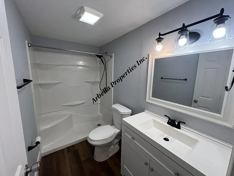 Laurelwood Apartments — Photo 13