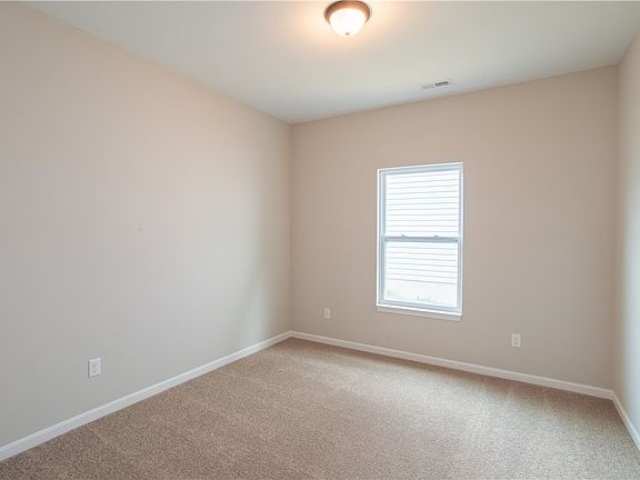 4th image of 2047 Ravenwood Ave