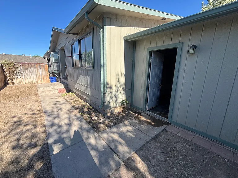 418 1/2 Glendale Way — Photo 8