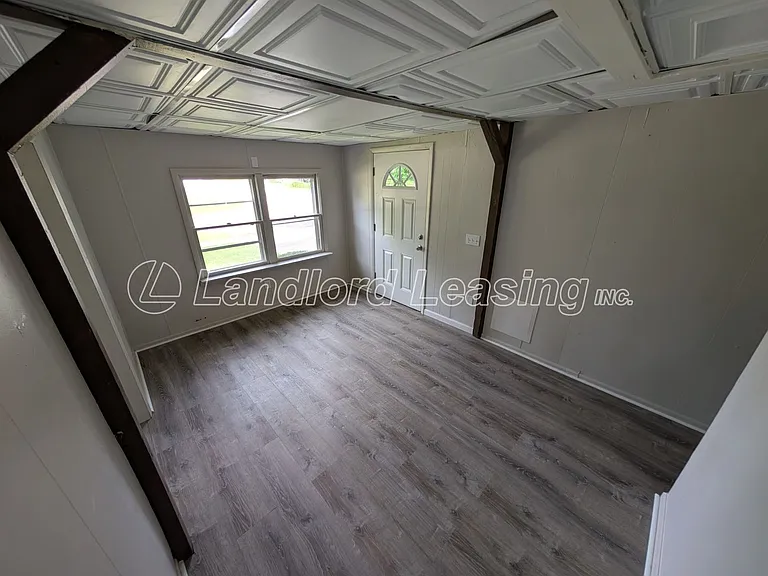566 Jackson St — Photo 3