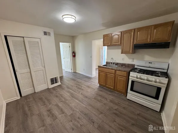 724 Cortlandt St #6, Perth Amboy, NJ 08861