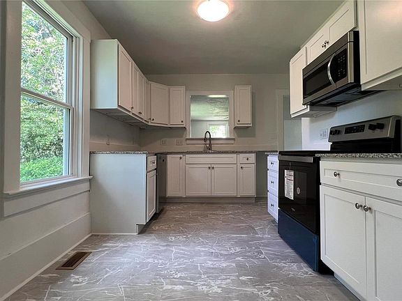 3rd image of 508 Albert St