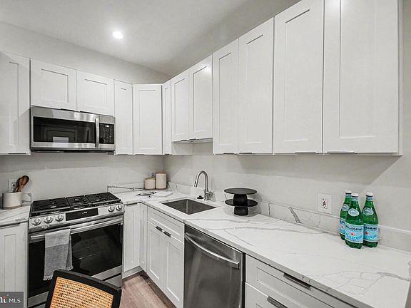 5th image of 2116 4th St NE #C