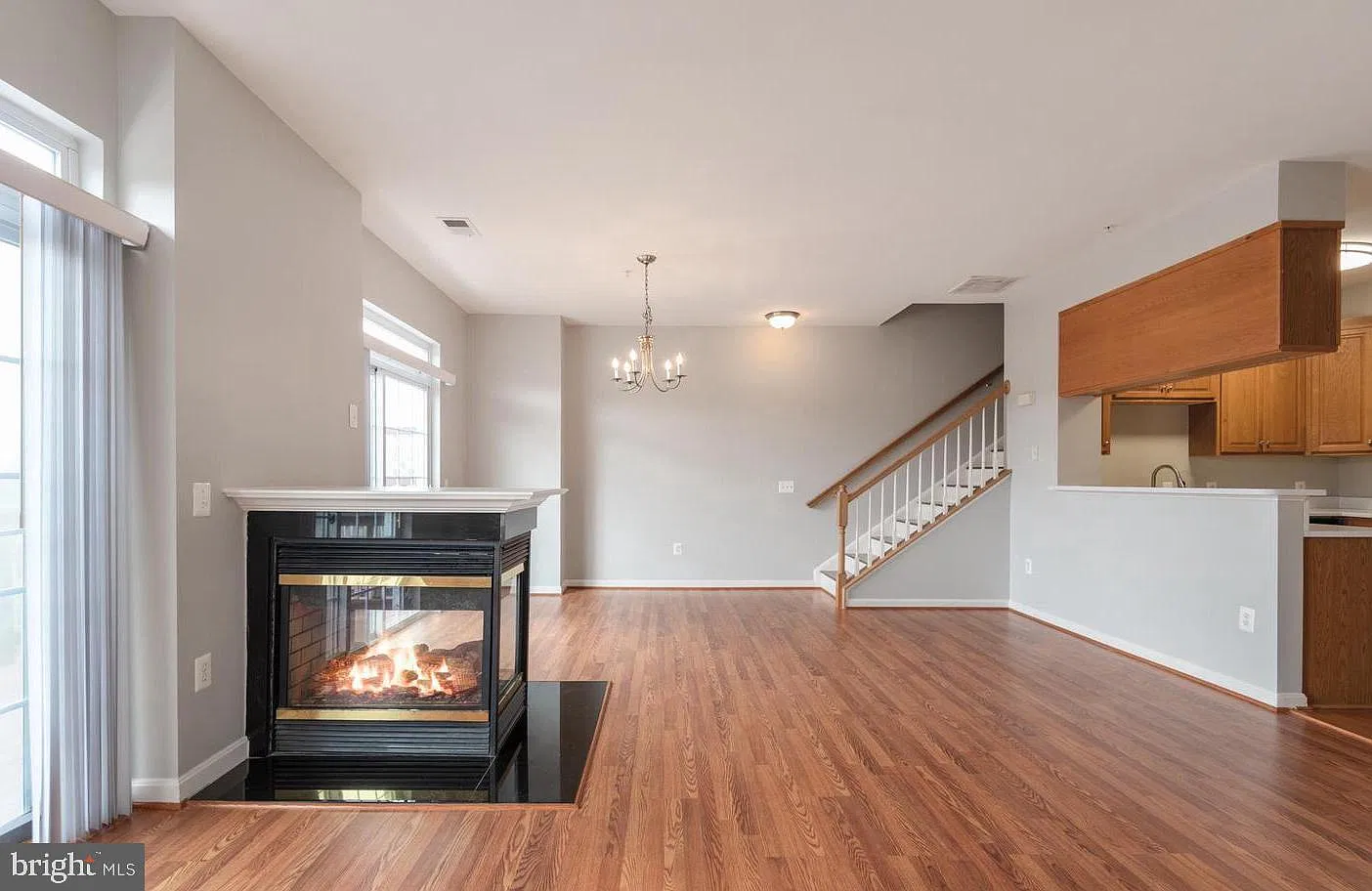 4 bed, 3.5 bath, 1945 sqft, $2,495 — Photo 2