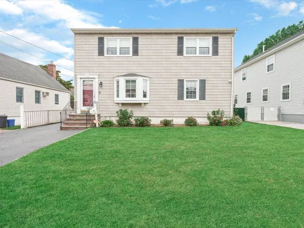 1043 N 5th St, New Hyde Park, NY 11040