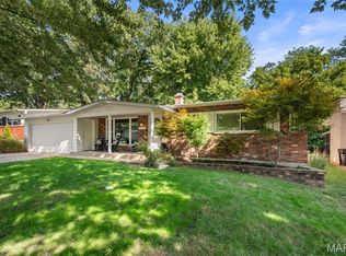 1227 Coronation Dr, Saint Louis, MO 63125